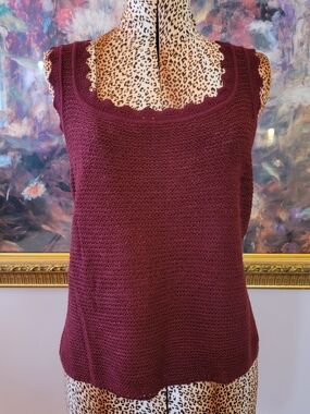 NWOT Lauren Conrad Scalloped Sweater Tank Top